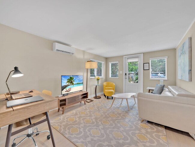 Building Photo - 1034 NE 36th St