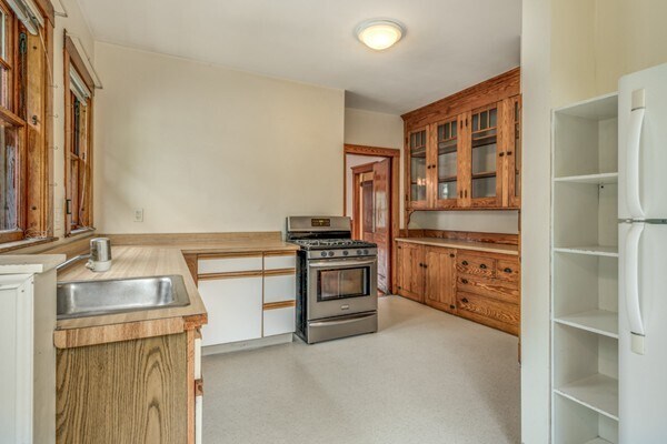 Building Photo - 375 Mount Auburn St