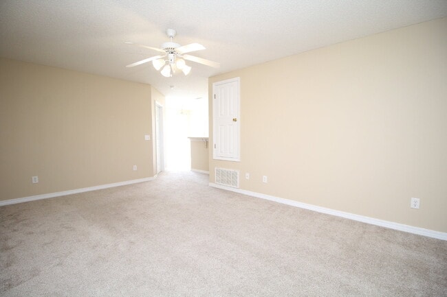 Building Photo - Charming 3-Bedroom Patio Home in Maple Oak...