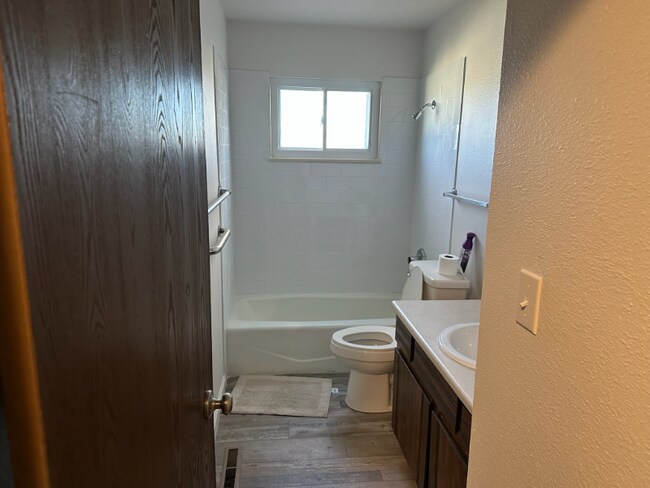 Foto del edificio - 4619 W 5th St