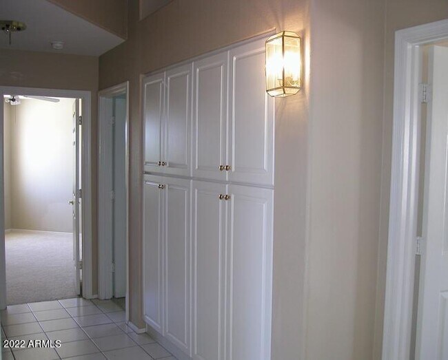 Building Photo - 3634 E Cedarwood Ln