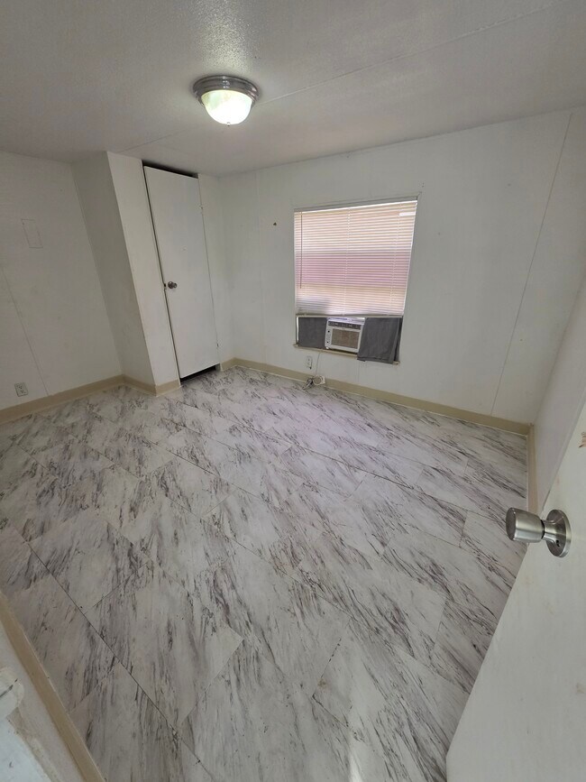 Building Photo - 675 Tallow St