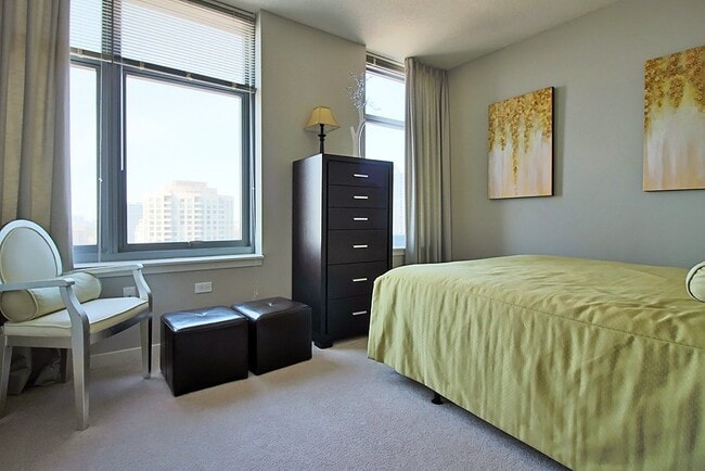Building Photo - 564 W Kinzie St