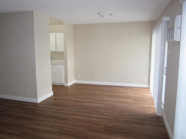 Building Photo - 14343 Addison St