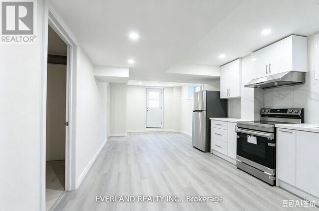 Building Photo - 21 Kenneth Ross Bnd