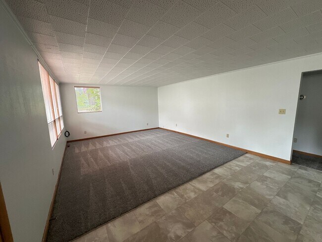 Building Photo - 1124 1st St NE