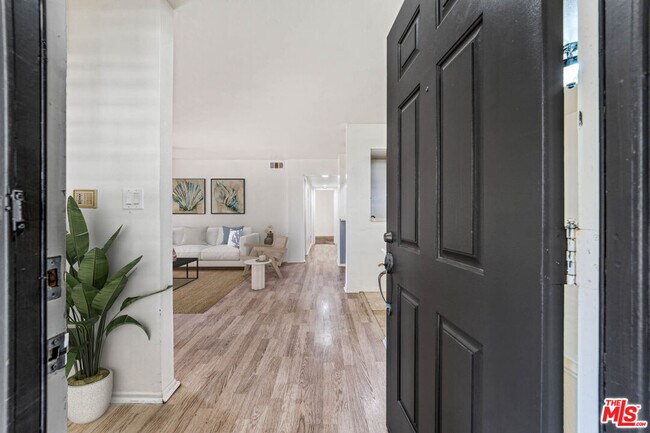 Building Photo - 2053 Majorca Dr
