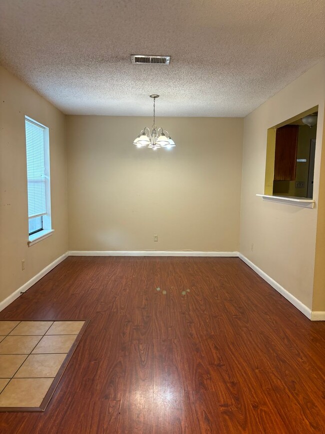 Building Photo - 6205 Sandlin