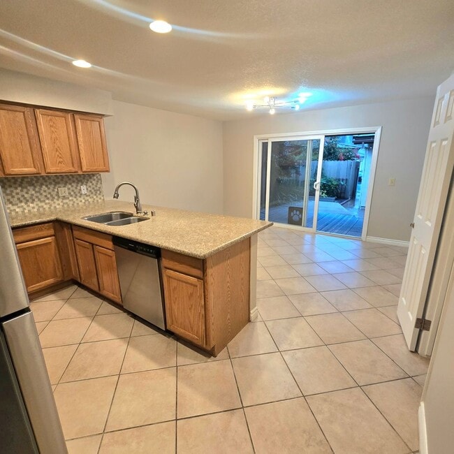 Building Photo - 2 bedroom with GARAGE in the HEART of Westlake Village!