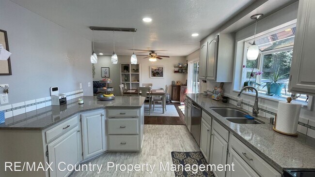 Building Photo - 4 br, 3 bath House - 7547 13th Ave Se