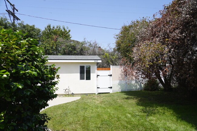 Foto del edificio - 3227 Castle Heights Ave