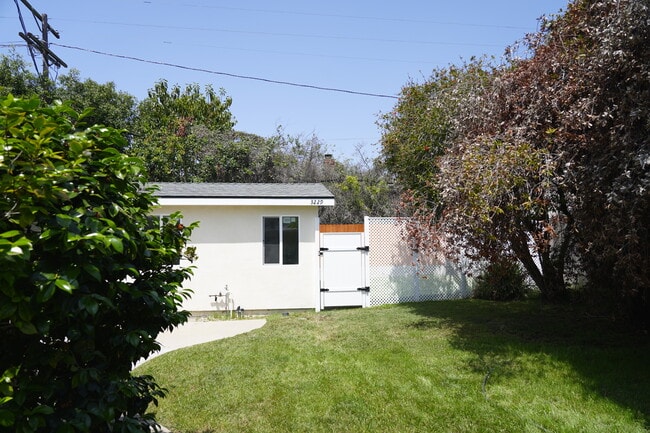 Building Photo - 3227 Castle Heights Ave