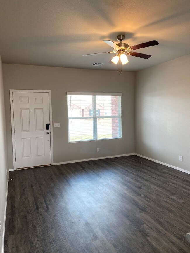 Foto del edificio - Now Pre-Leasing! Charming 3-Bedroom, 2-Bath Home Coming Soon to Collinsville