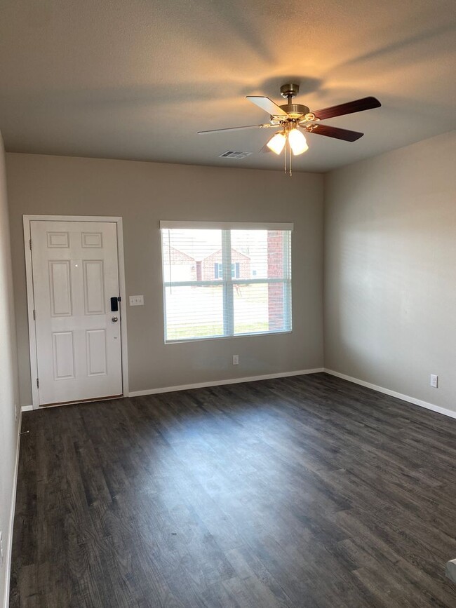 Building Photo - *Pre-Leasing* Three Bedroom | Two Bathroom...