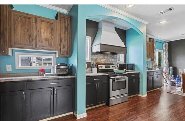 Foto del edificio - 5711 Rollins Rd
