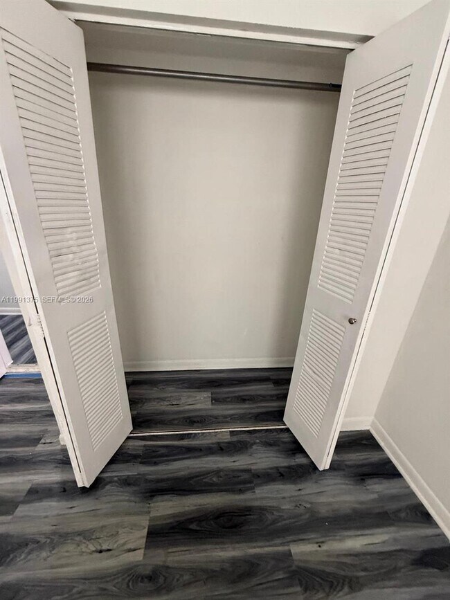 Foto del edificio - 7210 NW 179th St