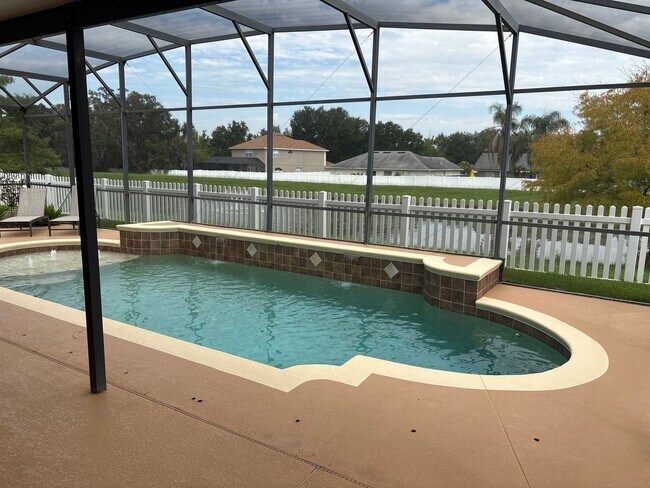 Foto del edificio - 353 Lake Amberleigh Dr