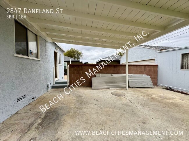 Building Photo - 2847 Daneland St