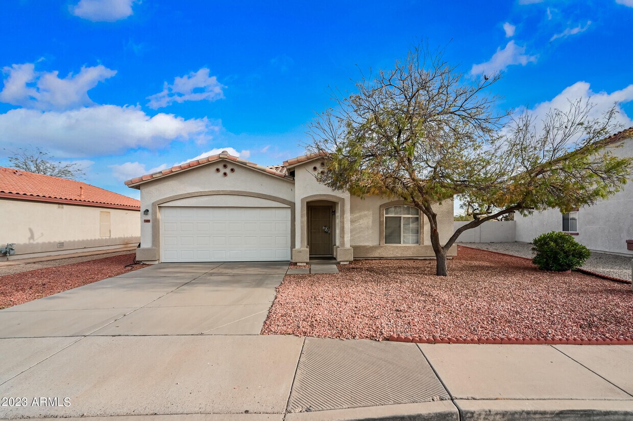 Foto principal - 7409 W Solano Dr N