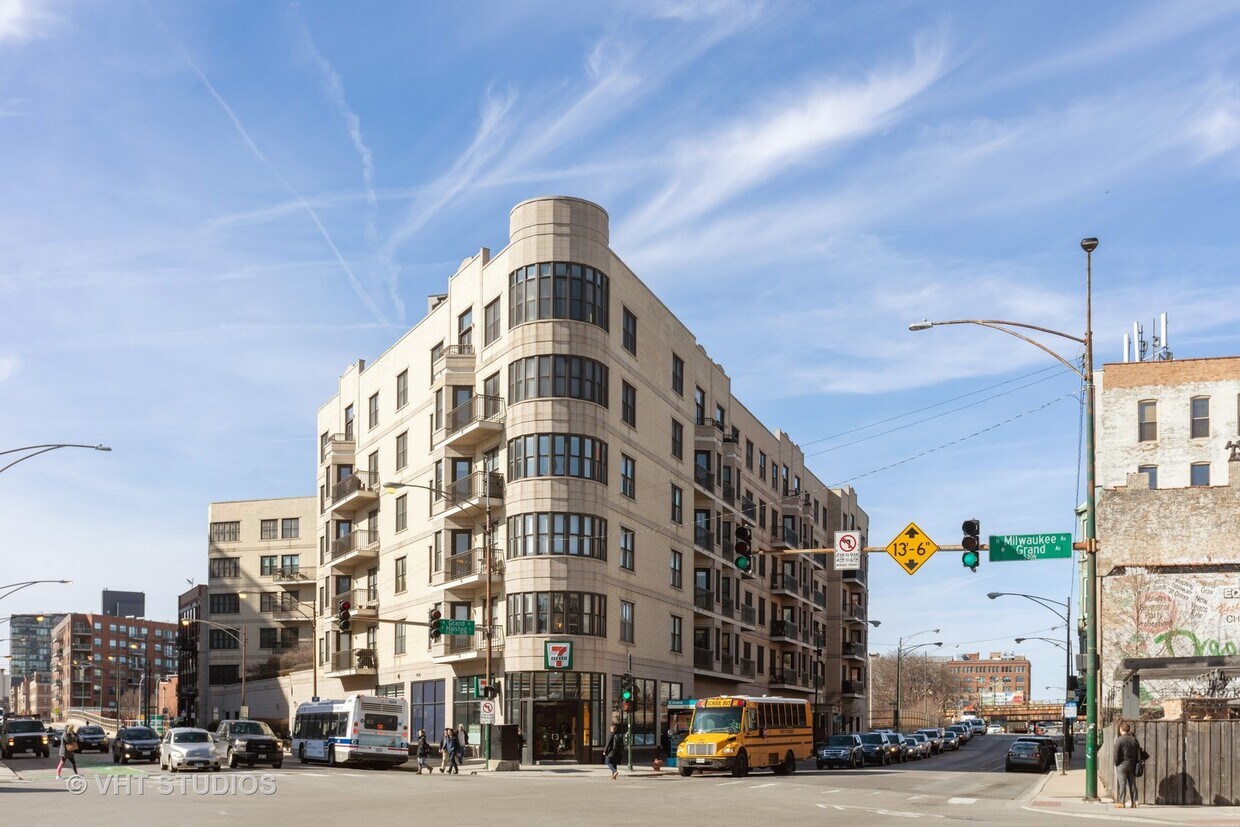 520 N Halsted St Unit 404, Chicago, IL 60642 Condo for Rent in