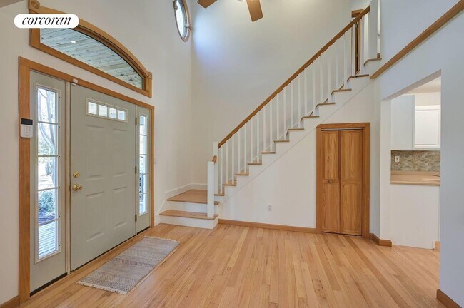 Foto del edificio - 563 Montauk Hwy