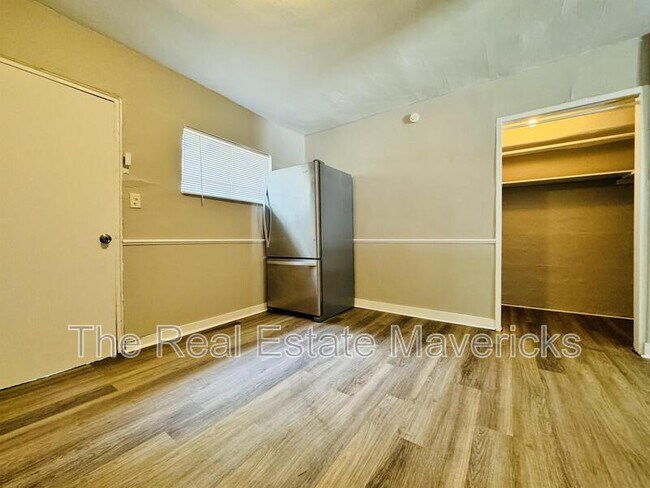 Building Photo - 2372 Milne St