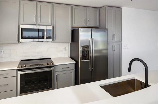 Foto del edificio - 3242 Peachtree Rd NE