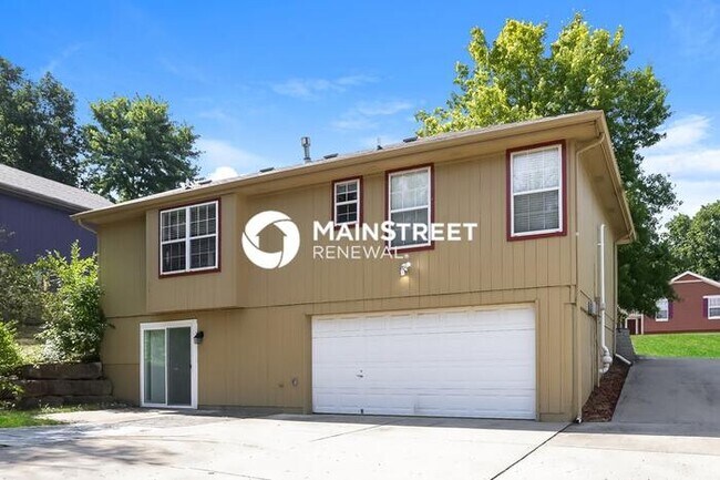 Building Photo - 3 Bedroom Pet-Friendly Home in BLUE SPRINGS, MO with Main Street Renewal