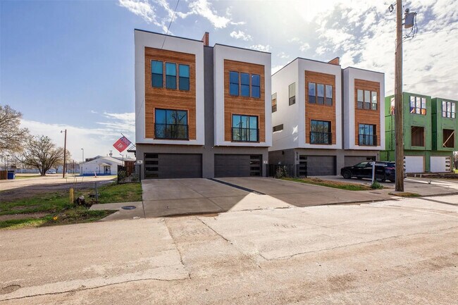 Foto del edificio - Room in Duplex on Avenue L