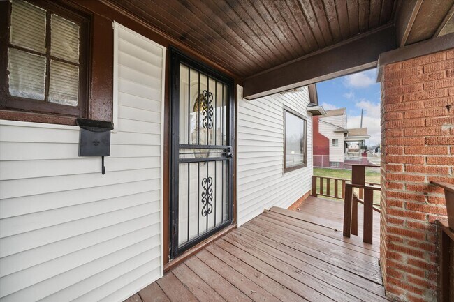 Building Photo - REDUCED MOVE IN COSTS - Section 8 only - 2...