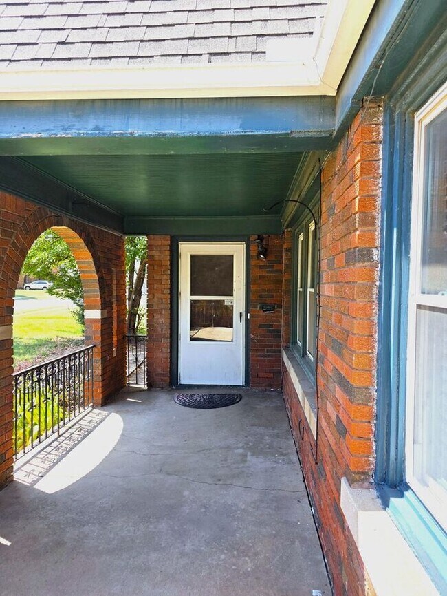 Building Photo - 3 Bed, 1 Bath Home in NW OKC Close to Plaza District