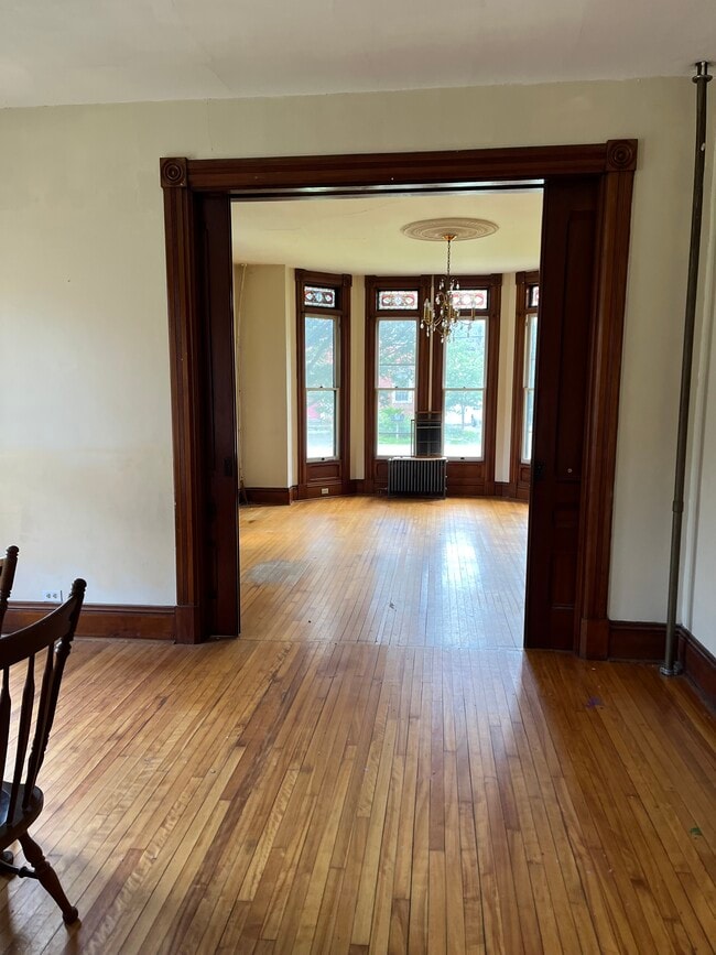 Building Photo - 277 River St