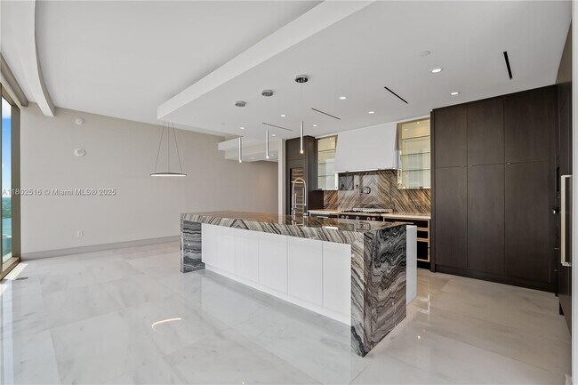 Foto del edificio - 17901 Collins Ave