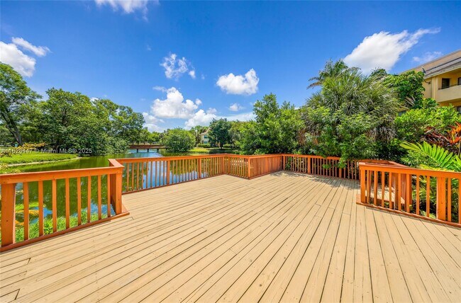 Building Photo - 9999 Summerbreeze Dr