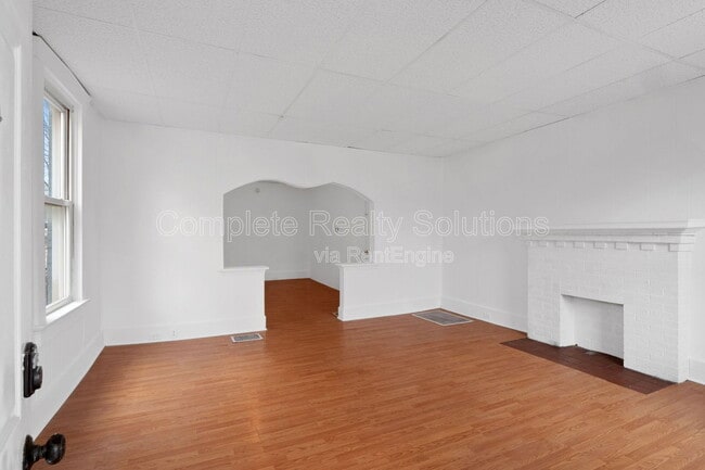 Building Photo - 2913 California Ave