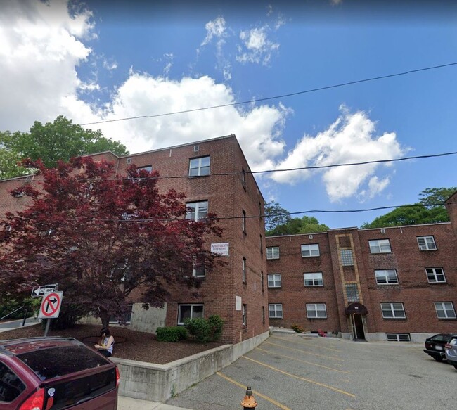 Building Photo - Beautiful 2 bed near the Green Line
