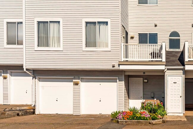 Building Photo - 39 Staffordshire Commons Dr
