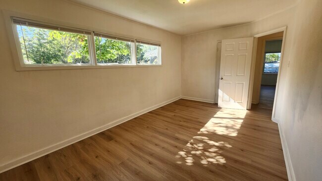 Foto del edificio - 4014 Chelsea Dr
