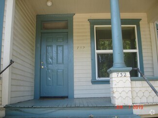 Building Photo - 732 Chestnut St