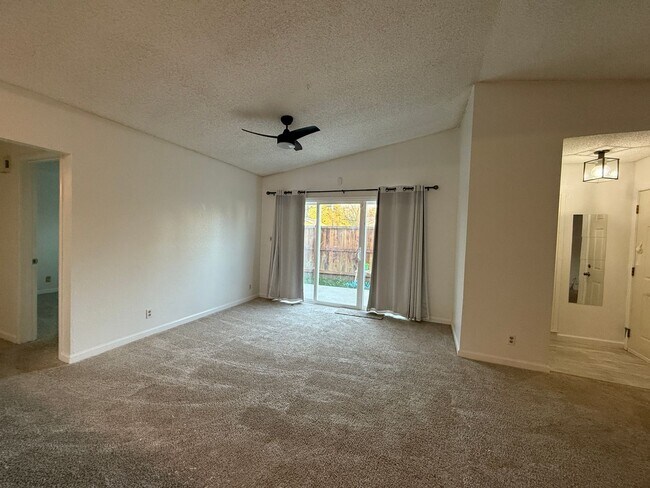 Building Photo - Too Good to Be True Half Plex!