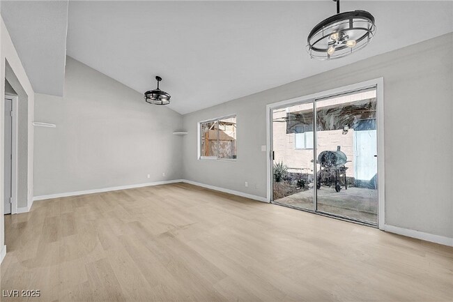 Foto del edificio - 5205 Golden Ln