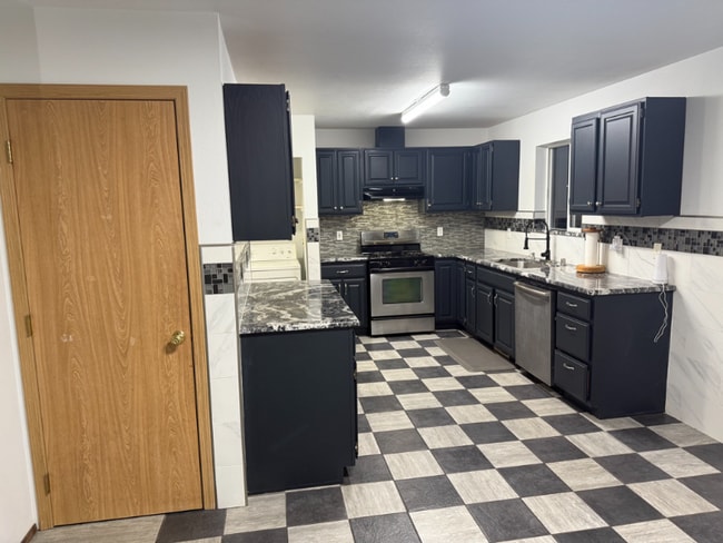 Building Photo - 5569 S Vesel Ct