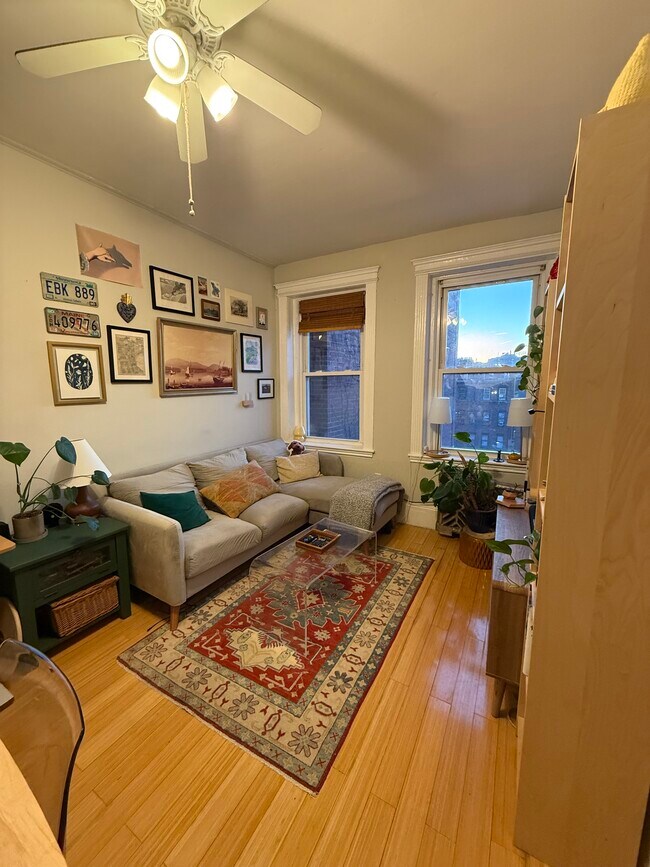 Building Photo - 70 Joy St