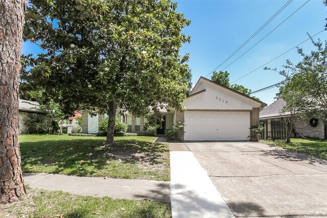 Foto del edificio - 3719 Lemon Tree Ln