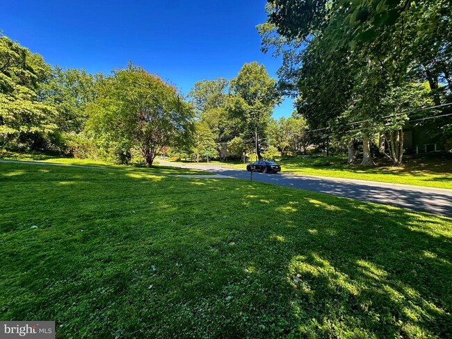 Foto del edificio - 6900 Heatherhill Rd