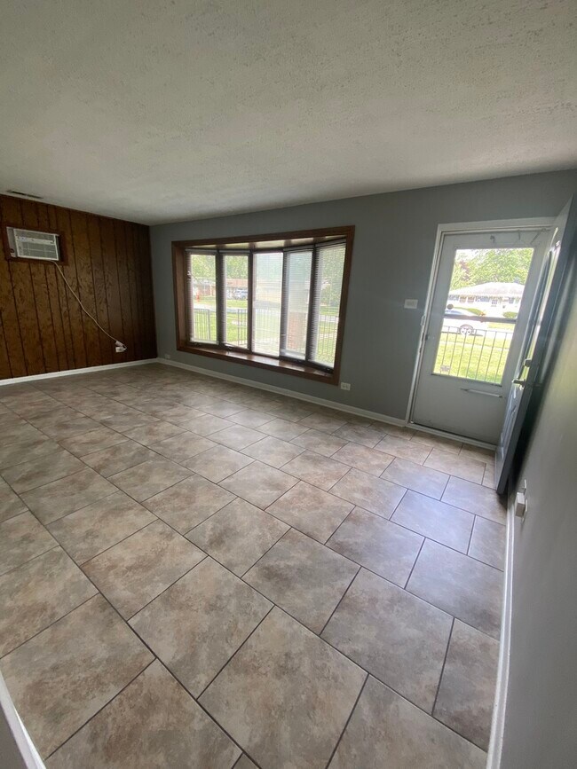 17240 Park Ave, Lansing, IL 60438 House Rental in Lansing, IL