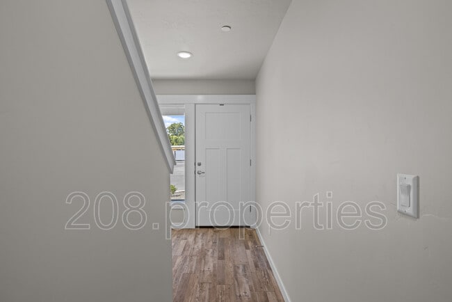 Building Photo - 435 2nd Ave N