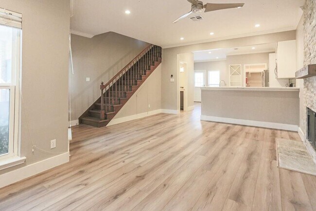Foto del edificio - 1307 Kinney Ave