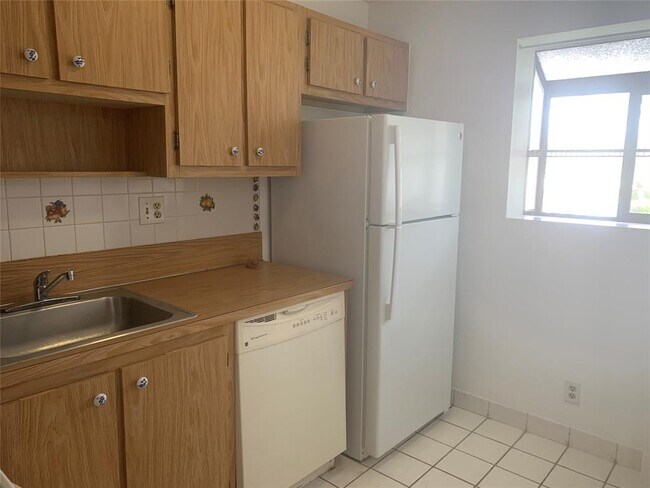 Foto del edificio - 511 Gardens Dr