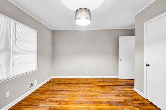 Building Photo - 1870 Windemere Dr NE